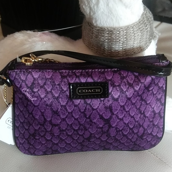 Coach Handbags - Coach wristlet